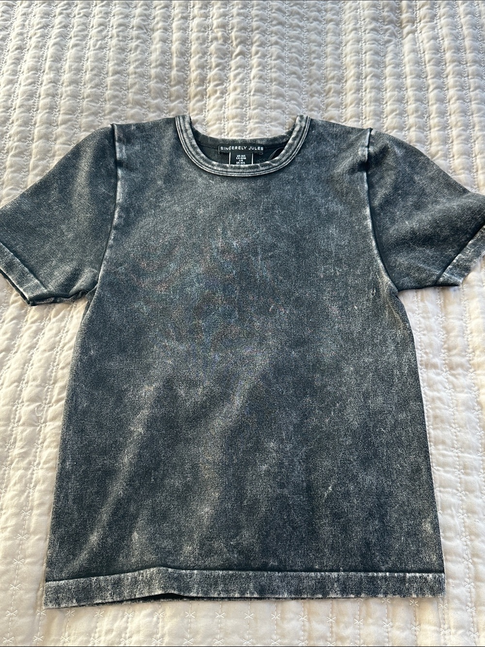 Women’s snug fit short-sleeve tee